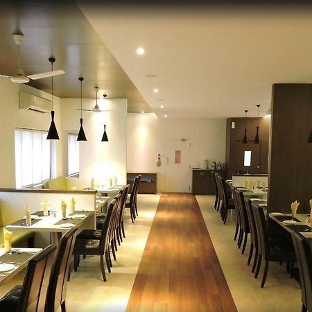 Gayathri Hotels 티루푸르 외부 사진