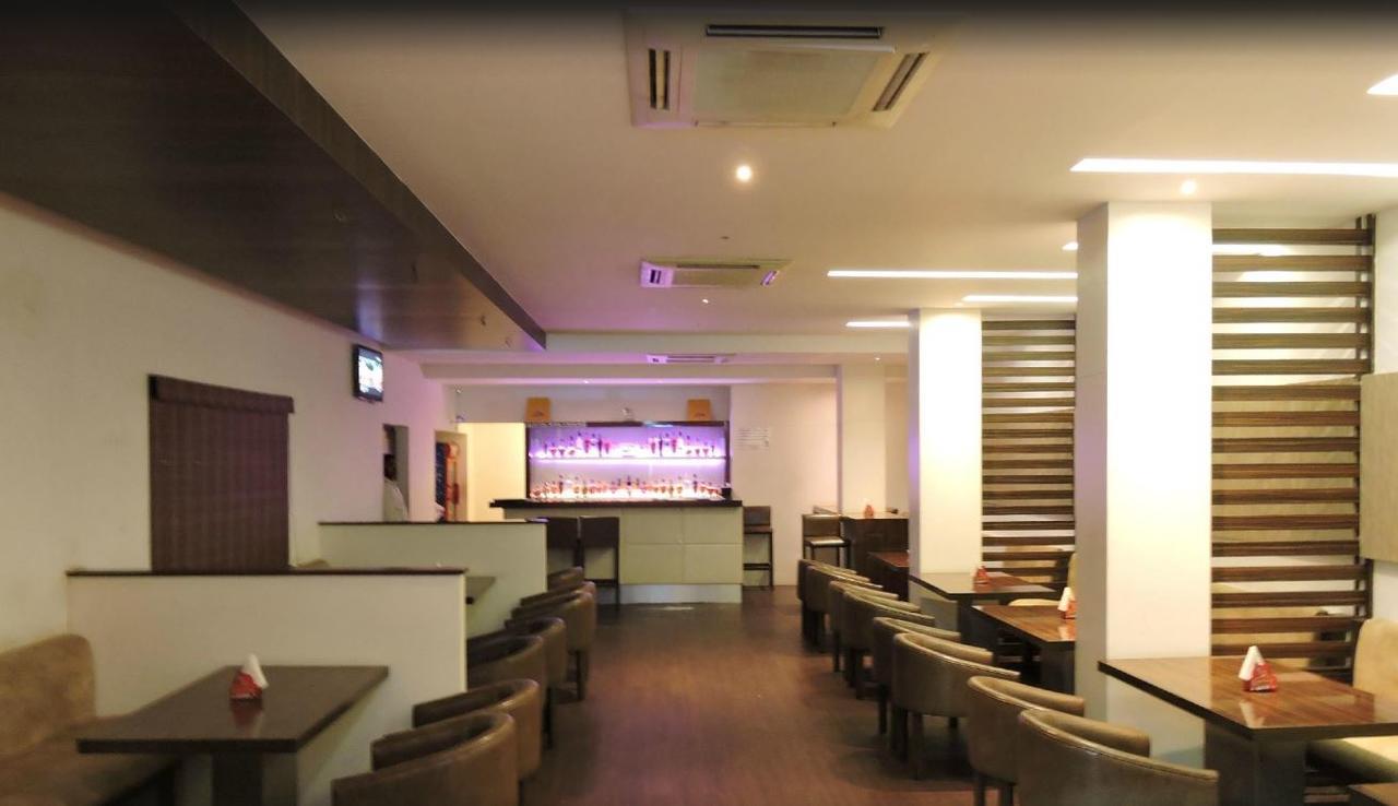Gayathri Hotels 티루푸르 외부 사진