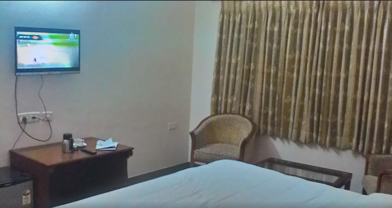 Gayathri Hotels 티루푸르 외부 사진